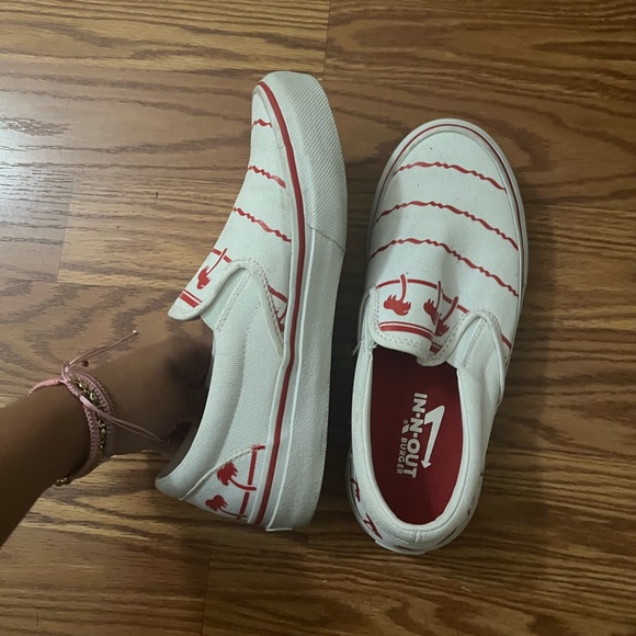 In n Out kids shoes - Picture 2 of 4